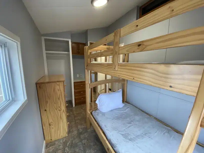 cabins near mystic ct​